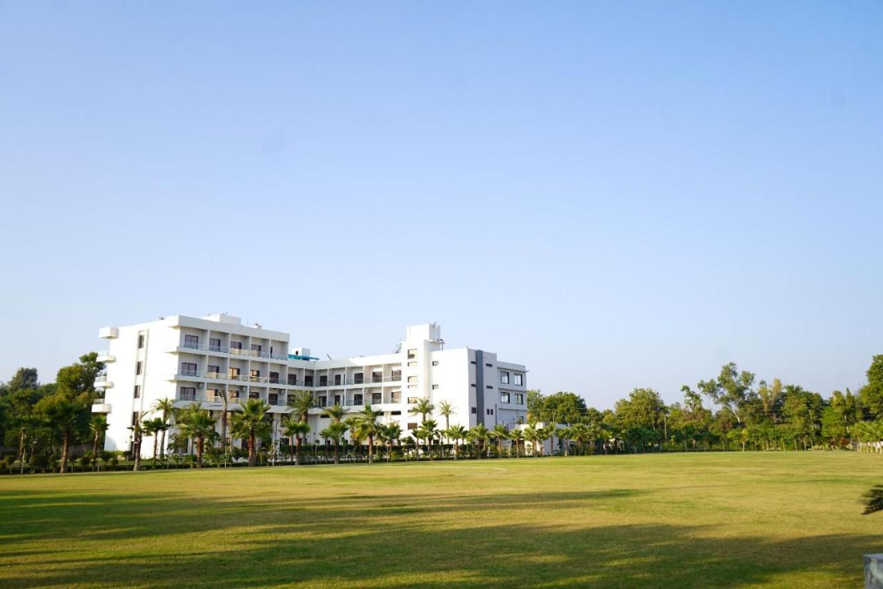 Pride Resort & Convention Center Ranakpur Near Ranakpur Dam Sādri Buitenkant foto
